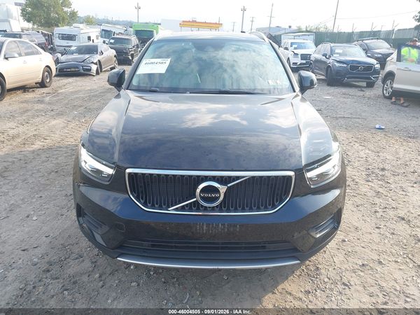2020 VOLVO XC40 T5 MOMENTUM