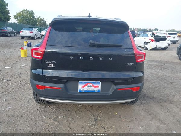 2020 VOLVO XC40 T5 MOMENTUM