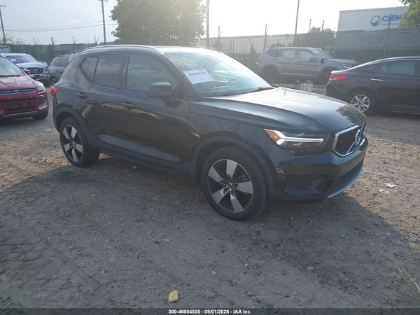 2020 VOLVO XC40 T5 MOMENTUM
