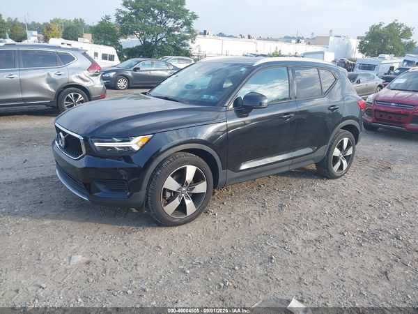 2020 VOLVO XC40 T5 MOMENTUM