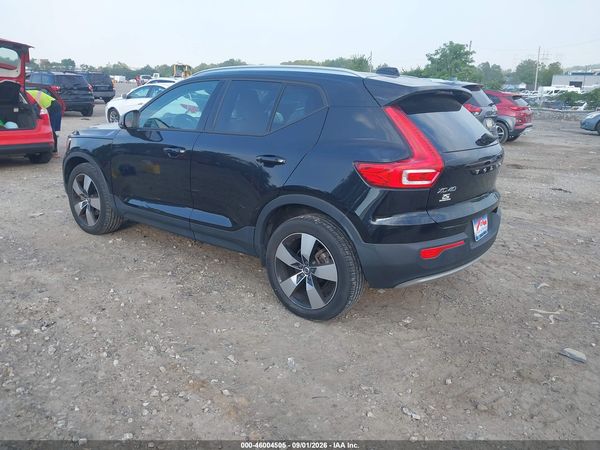 2020 VOLVO XC40 T5 MOMENTUM