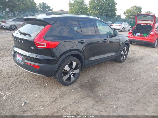 2020 VOLVO XC40 T5 MOMENTUM