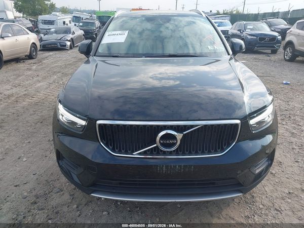2020 VOLVO XC40 T5 MOMENTUM