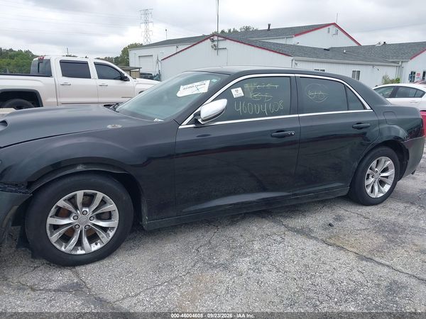 2012 CHRYSLER 300 LIMITED — I117