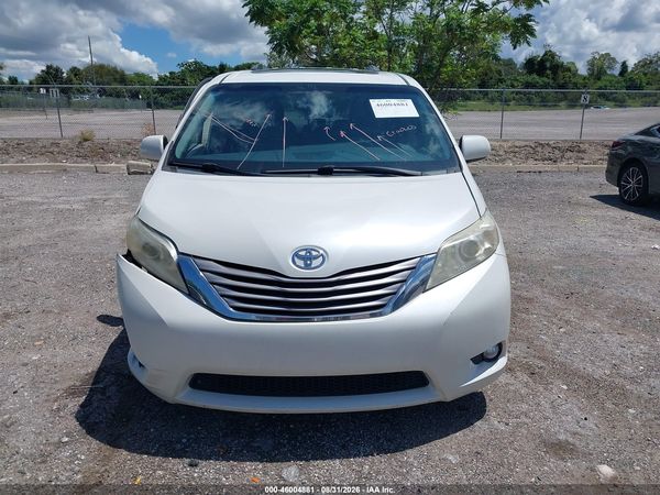 2015 TOYOTA SIENNA XLE 8 PASSENGER