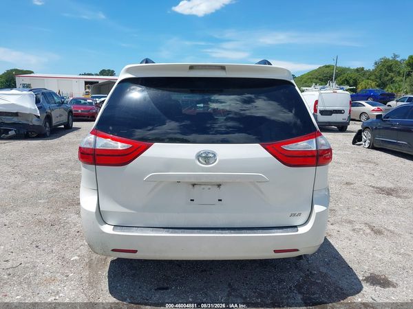 2015 TOYOTA SIENNA XLE 8 PASSENGER