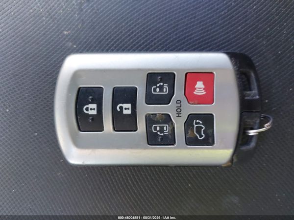 2015 TOYOTA SIENNA XLE 8 PASSENGER