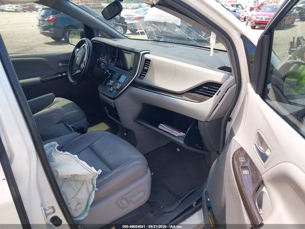 2015 TOYOTA SIENNA XLE 8 PASSENGER