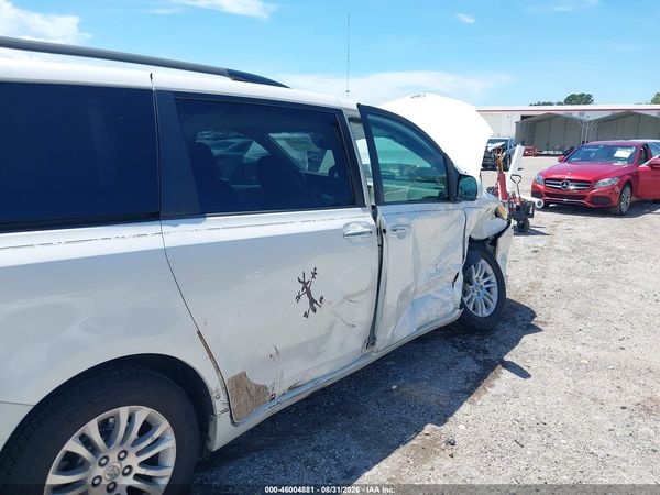 2015 TOYOTA SIENNA XLE 8 PASSENGER