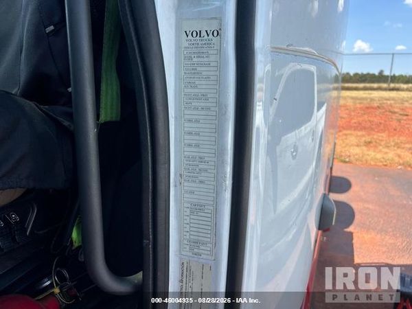 2017 VOLVO VNL