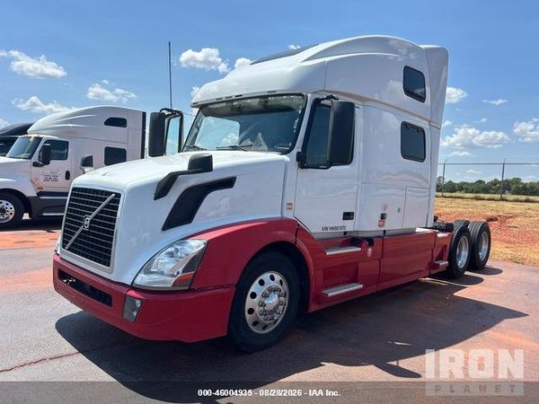 2017 VOLVO VNL
