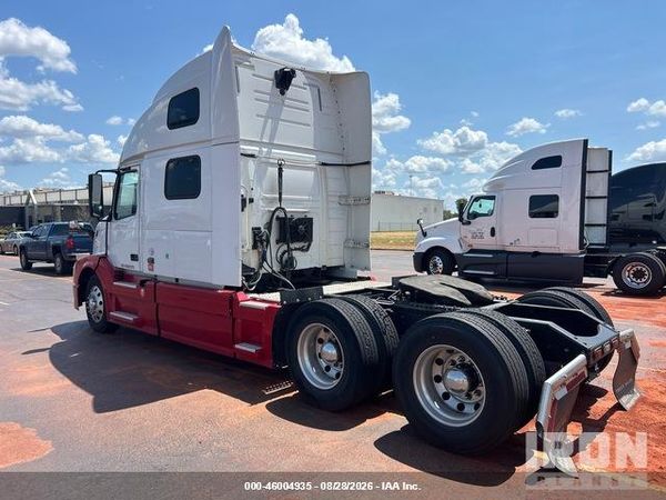 2017 VOLVO VNL