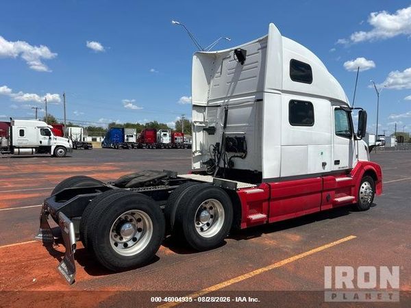 2017 VOLVO VNL