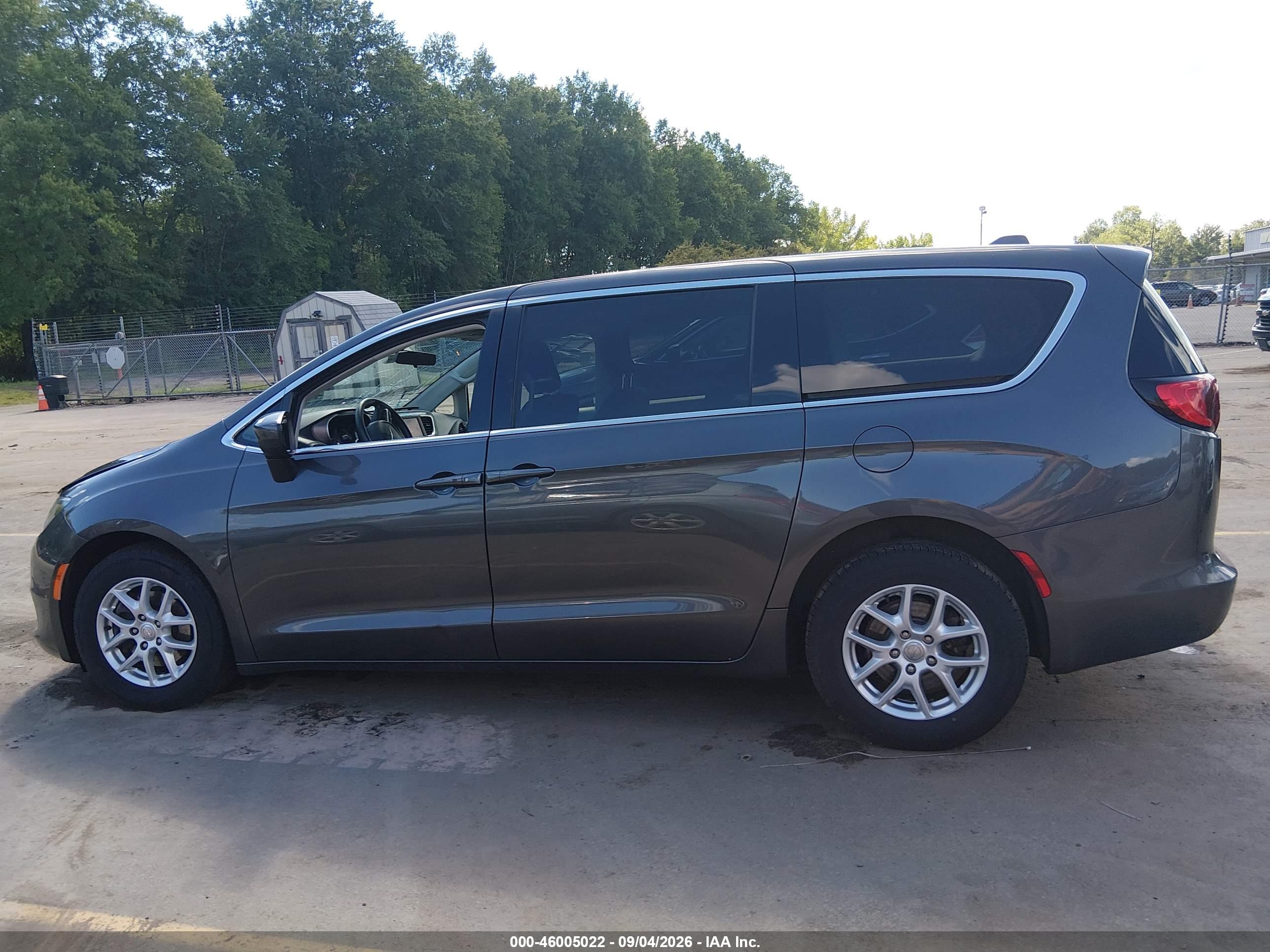 2020 CHRYSLER VOYAGER LX