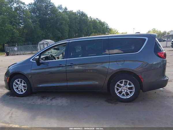 2020 CHRYSLER VOYAGER