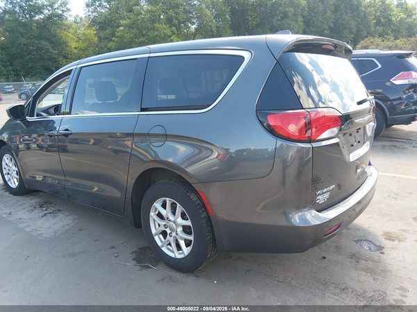 2020 CHRYSLER VOYAGER LX