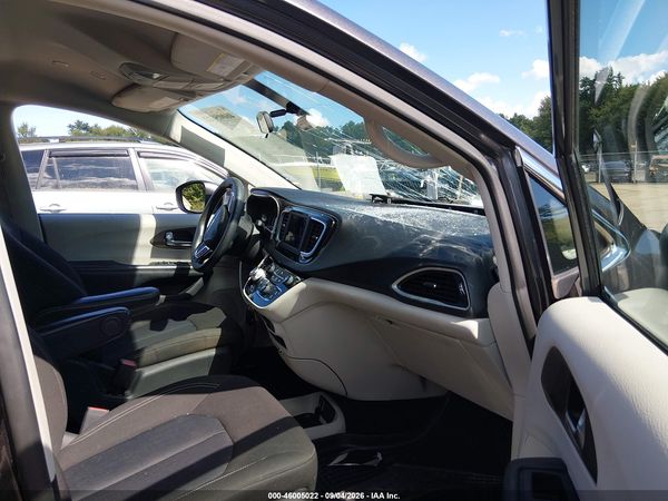2020 CHRYSLER VOYAGER LX