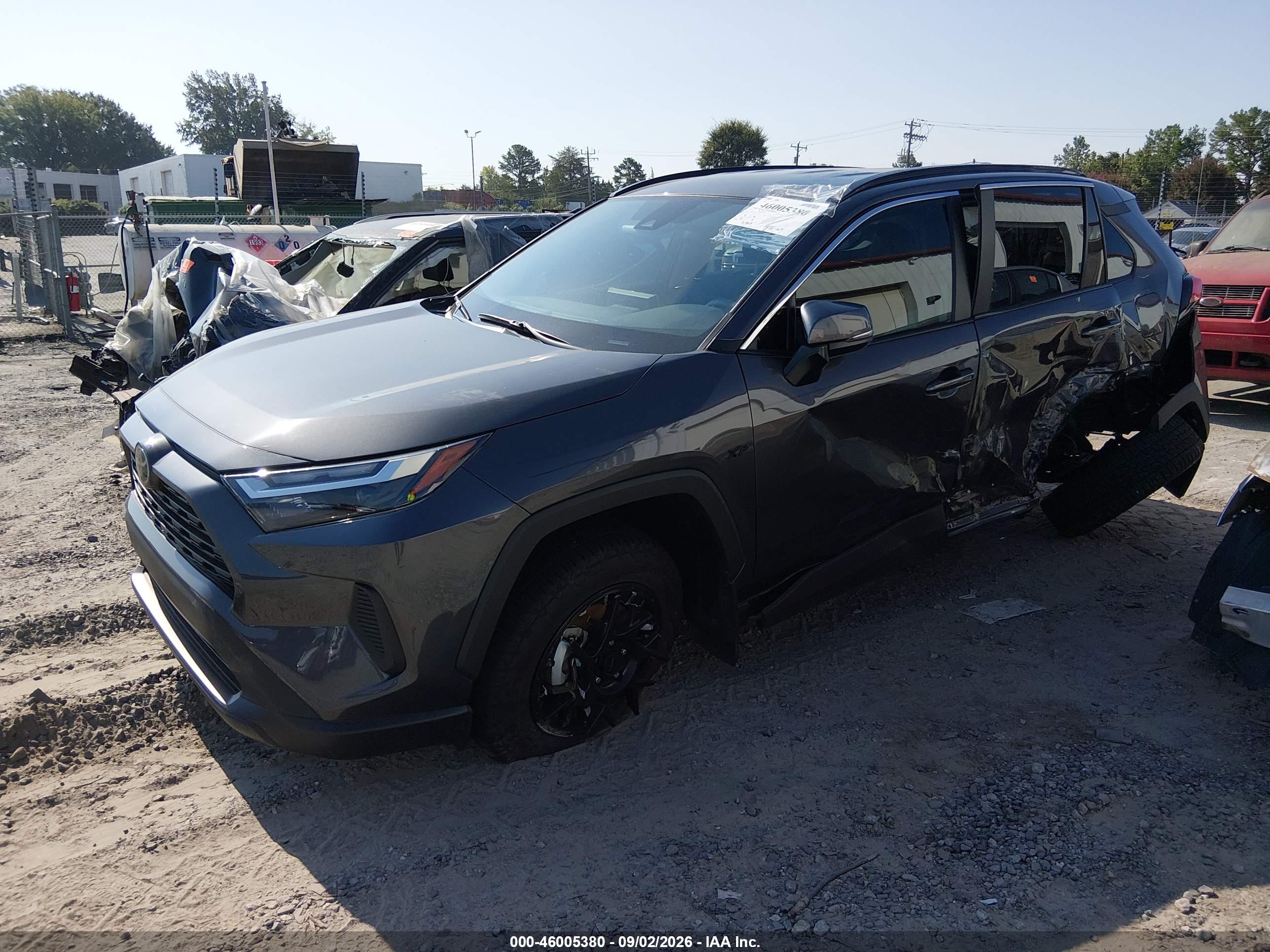 2024 TOYOTA RAV4 XLE — I2