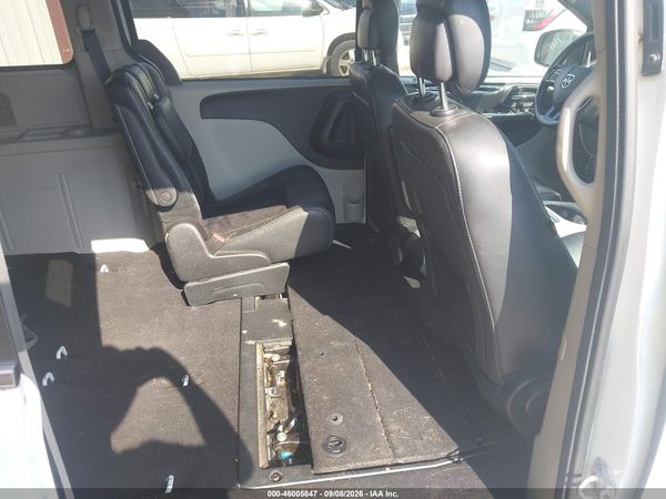 2017 DODGE GRAND CARAVAN SXT — I8