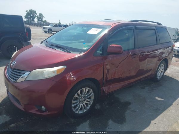 2013 TOYOTA SIENNA XLE V6 8 PASSENGER — I2