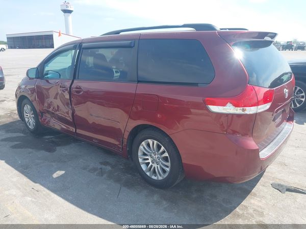 2013 TOYOTA SIENNA XLE V6 8 PASSENGER — I3