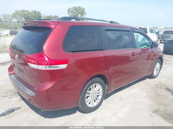 2013 TOYOTA SIENNA XLE V6 8 PASSENGER — I4