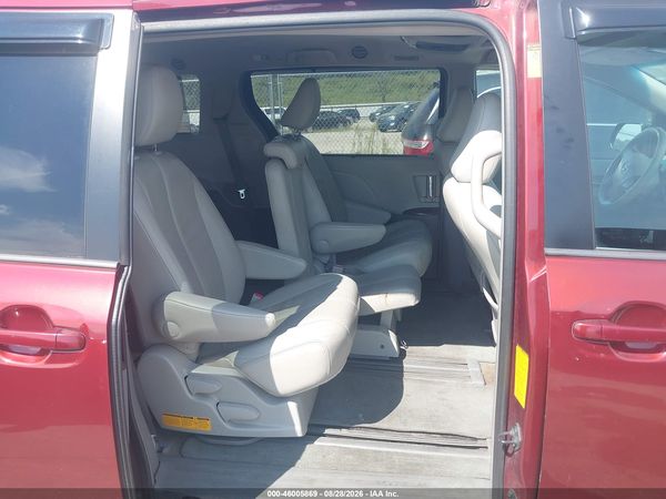 2013 TOYOTA SIENNA XLE V6 8 PASSENGER — I8