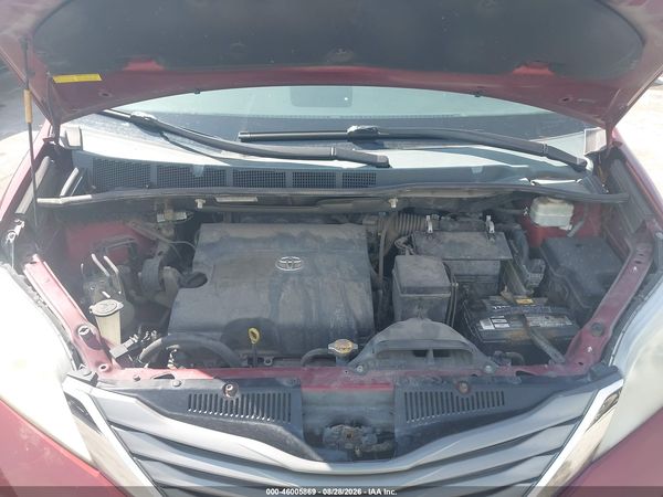 2013 TOYOTA SIENNA XLE V6 8 PASSENGER — I10