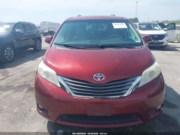 2013 TOYOTA SIENNA XLE V6 8 PASSENGER — I115