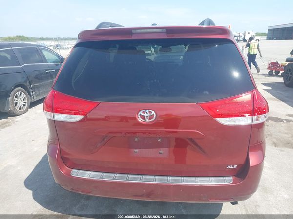 2013 TOYOTA SIENNA XLE V6 8 PASSENGER — I119