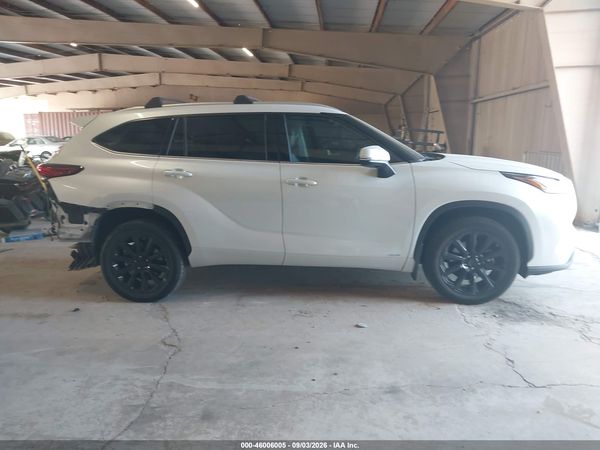2022 TOYOTA HIGHLANDER — I116