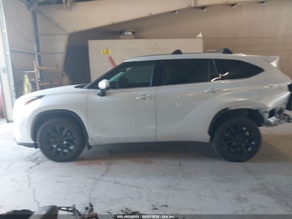 2022 TOYOTA HIGHLANDER — I117
