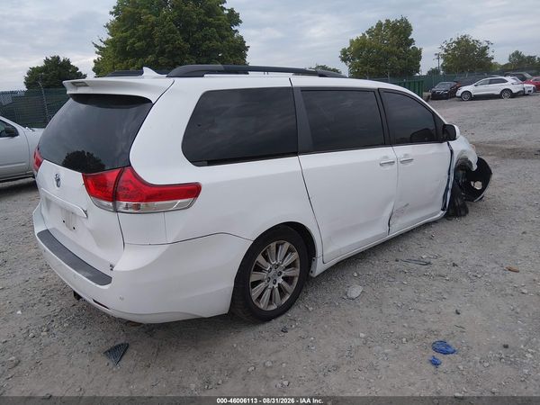 2014 TOYOTA SIENNA XLE 7 PASSENGER — I4