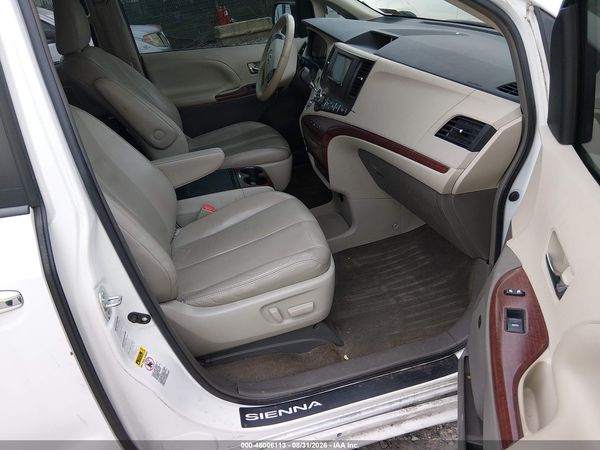 2014 TOYOTA SIENNA XLE 7 PASSENGER — I5