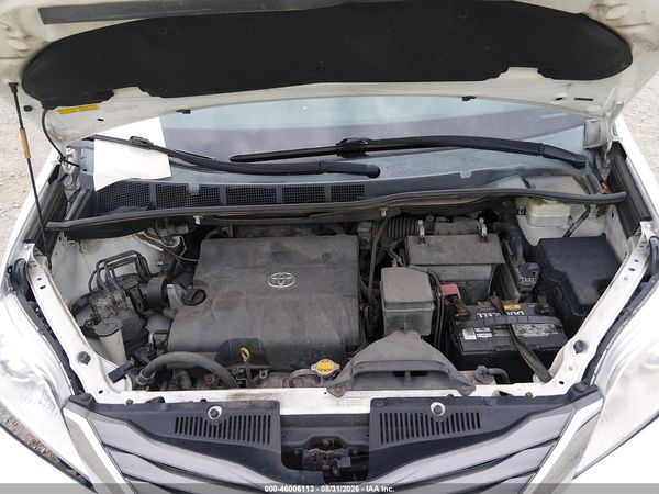 2014 TOYOTA SIENNA XLE 7 PASSENGER — I10