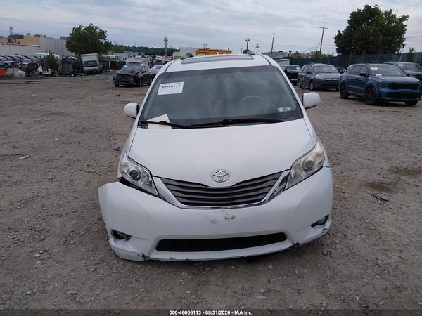 2014 TOYOTA SIENNA XLE 7 PASSENGER — I115
