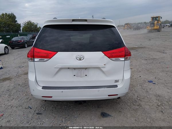 2014 TOYOTA SIENNA XLE 7 PASSENGER — I119