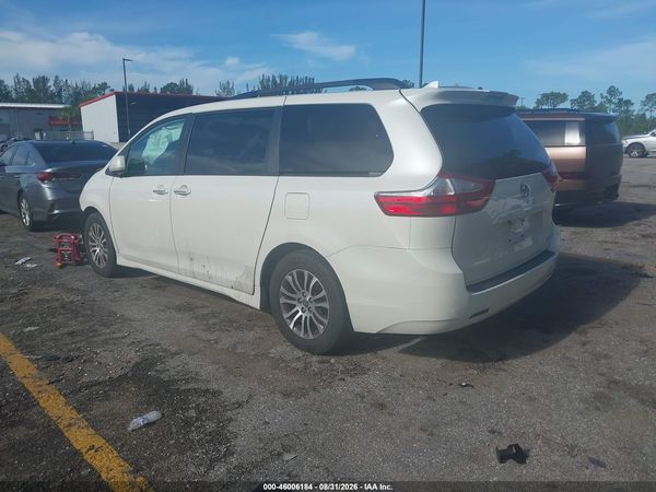2019 TOYOTA SIENNA XLE 8 PASSENGER — I3