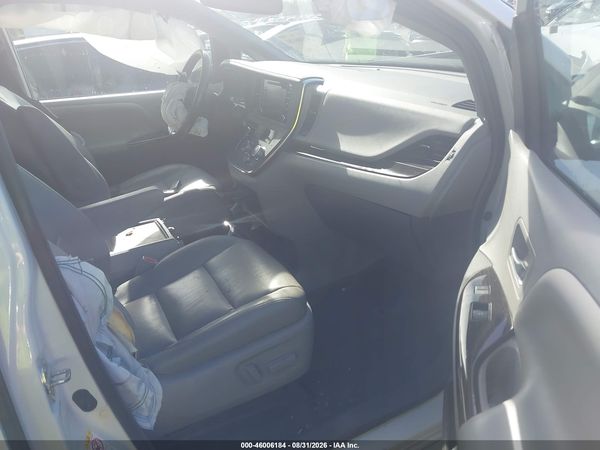 2019 TOYOTA SIENNA XLE 8 PASSENGER — I5