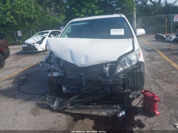 2019 TOYOTA SIENNA XLE 8 PASSENGER — I6