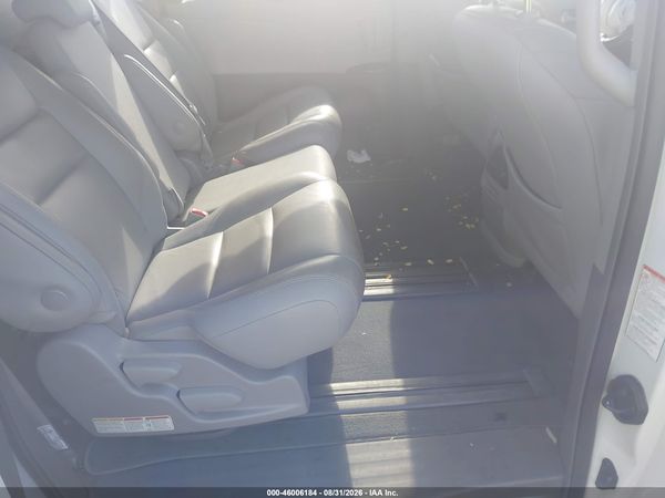 2019 TOYOTA SIENNA XLE 8 PASSENGER — I8