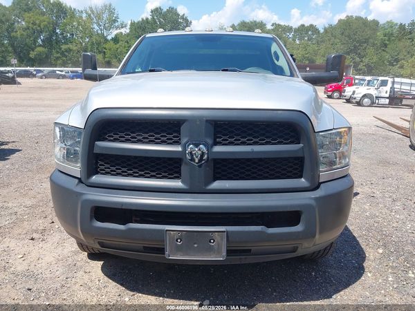 2018 RAM 3500 CHASSIS TRADESMAN/SLT