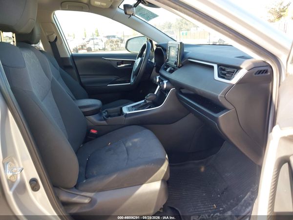 2020 TOYOTA RAV4 XLE — I5