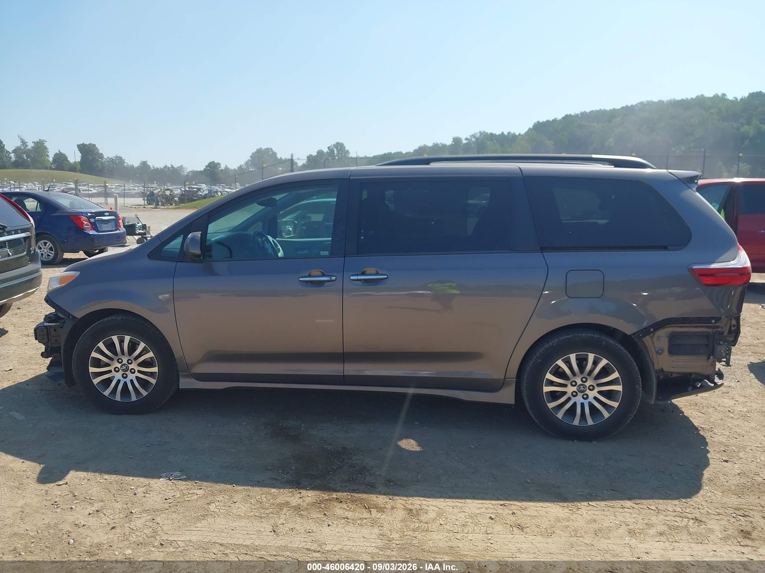 2018 TOYOTA SIENNA XLE 8 PASSENGER