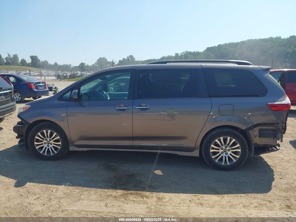 2018 TOYOTA SIENNA XLE 8 PASSENGER