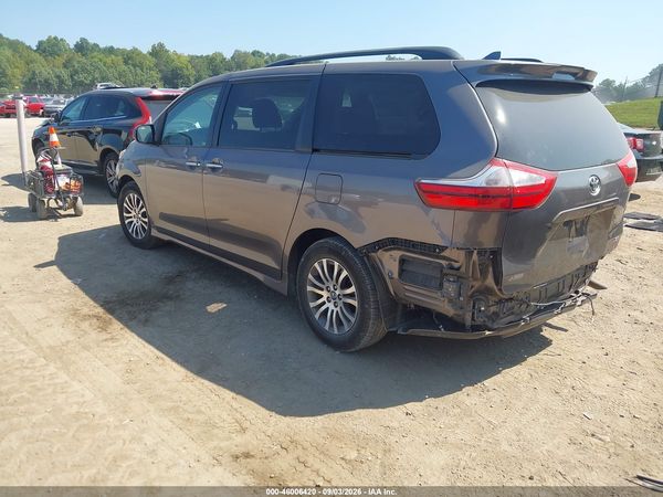 2018 TOYOTA SIENNA XLE 8 PASSENGER