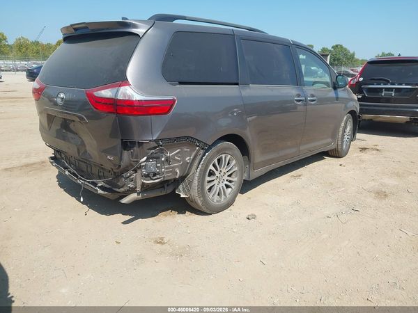 2018 TOYOTA SIENNA XLE 8 PASSENGER