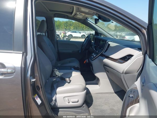 2018 TOYOTA SIENNA XLE 8 PASSENGER