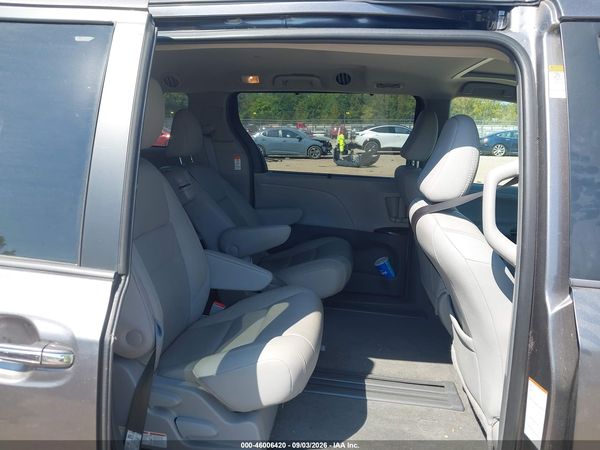 2018 TOYOTA SIENNA XLE 8 PASSENGER