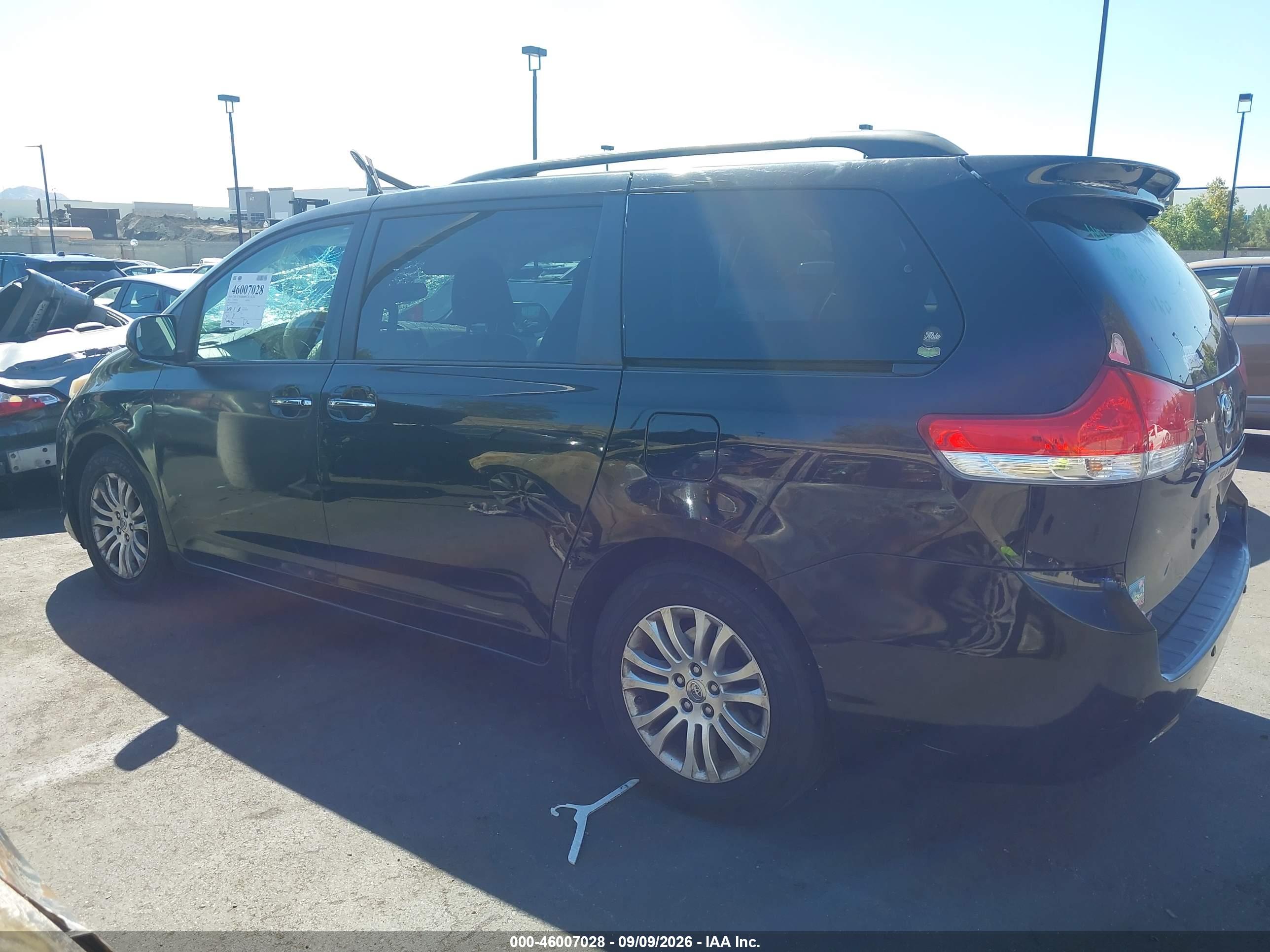 2014 TOYOTA SIENNA XLE V6 8 PASSENGER